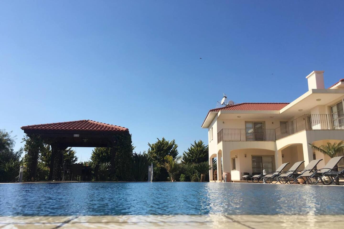 Orchard Blossom Private Villa With Pool Phrenaros Buitenkant foto