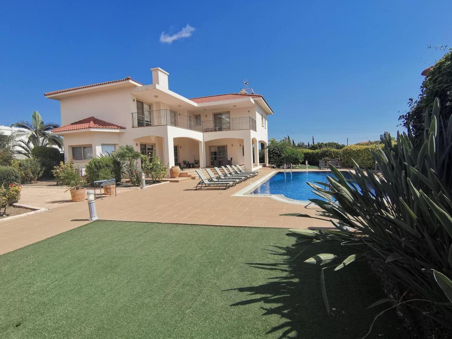Orchard Blossom Private Villa With Pool Phrenaros Buitenkant foto